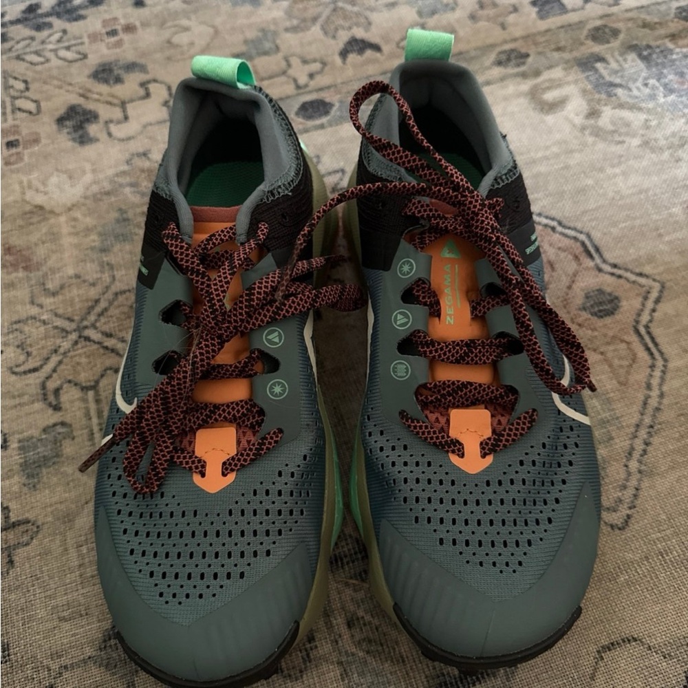 Nike hiking shoes, nwob